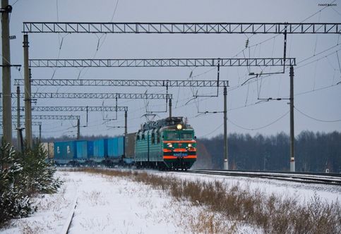 Электровоз ВЛ80С-1541 с грузовым поездом следует по перегону Камбарка - Кама, Удмуртия