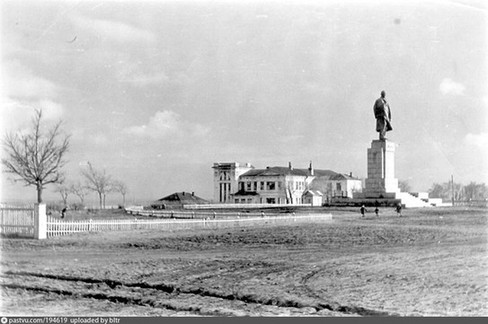 Ульяновск. Площадь Ленина и Филармония. Площадь была полностью заасфальтирована только в начале 50-х годов