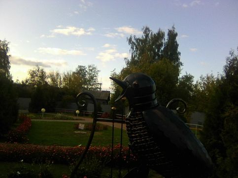 Памятник Соловью установлен в сквере у Ж. Д Вокзала  Станции Вязники. (Фотография 23 сентября 2019 года)