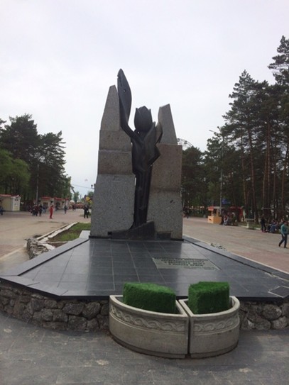 Памятник Чрный тюльпан