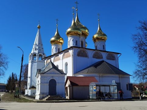 Соборная Благовещенская церковь вместе с теплой Предтеченской, шатровой колокольней и часовней составляют единый комплекс, который сейчас не действует, так как полностью музеефицирован