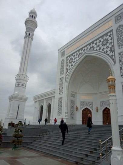 Вход в мечеть Гордость мусульманена