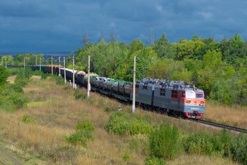 ВЛ80С-513 с грузовым поездом на перегоне Вурнары - Канаш