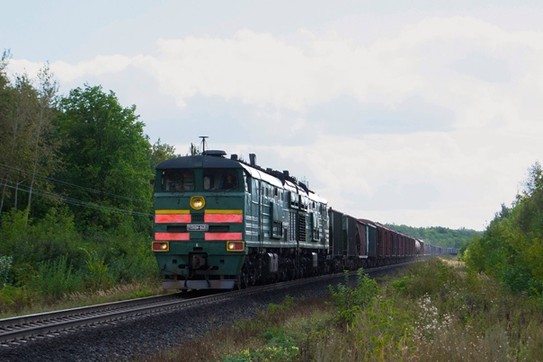 2ТЭ10М-0403 с грузовым поездом на перегоне рзд. 289 км - Канаш