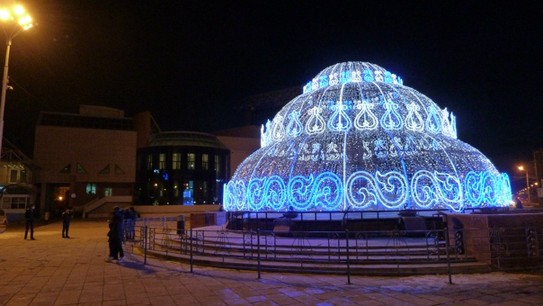 Якутск, центральная площадь ночью