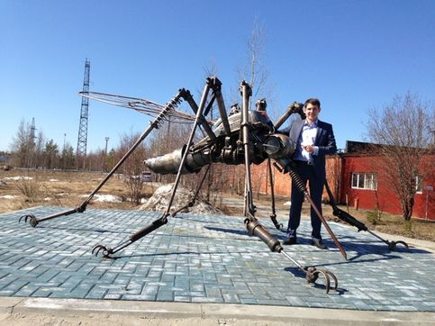 Самый большой памятник комару в России расположен в городе Ноябрьск на территории подразделения Газпрома КС-1. Памятник напоминает, что самое страшное в Сибири не морозы, а комары :)