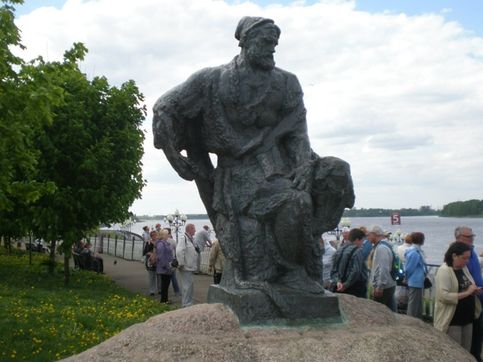 Рыбинск. Памятник бурлаку