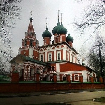 Церквушка в центре города Ярославля. Приятного вечера, !