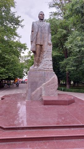 Многолетний руководитель Дагестанской АССР, многие города и сла имеют улицу его имени и памятник или бюст. По легенде - спас народы Дагестана от депортации в 1944 году, но это не точно