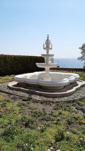 Алупка, фонтан в саду дворца