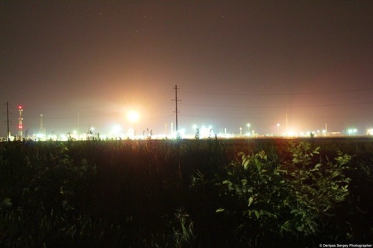 Нефтеперерабатывающий завод в Славянском районе. Ночь