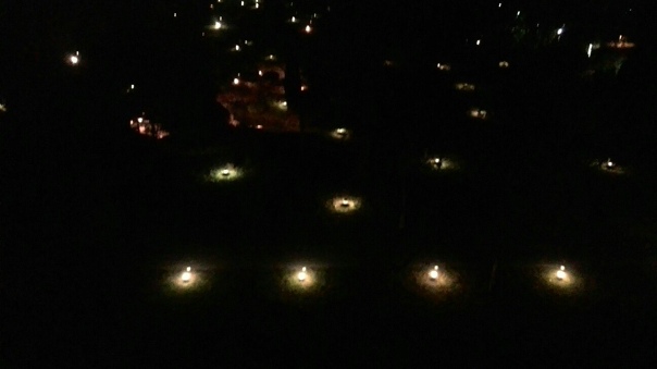 Ночью вот так горят фонарики (вид из окна моего отеля))