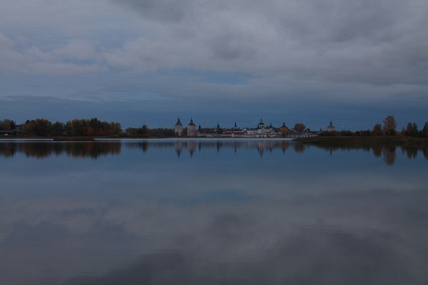 Вид на Кирилло-Белозерский монастырь с противоположного берега Сиверского озера