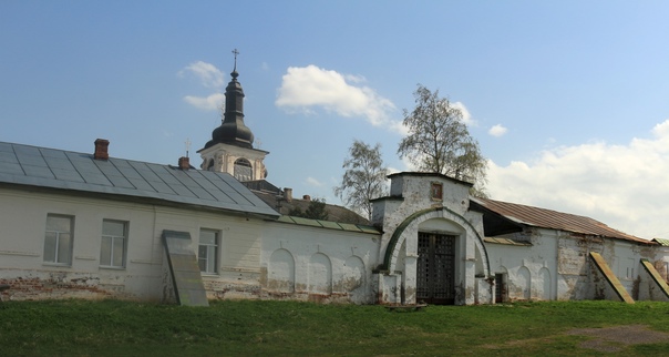 Воскресенский Горицкий женский монастырь  Святые врата