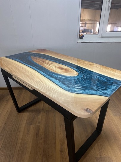 Дизайнерский стол Веста-8 эпоксидная река. В собранном виде