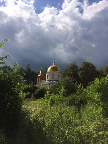 Это Спасо-Преображенский храм в селе Орлино Гатчинского района под Петербургом. Куда-то пропал этот заголовок... а как его вернуть...