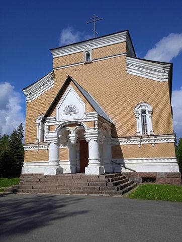 Действующая Никольская церковь рядом с Оредежем