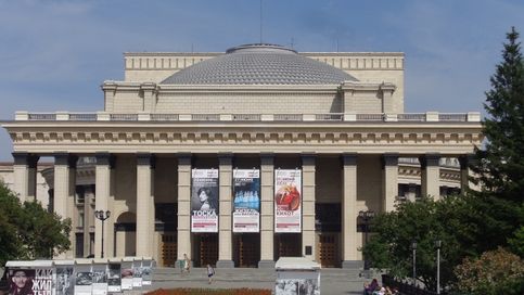 Новосибирский театр оперы и балета. Самое большое здание театра в России, под его куполом мог бы целиком уместится московский Большой театр