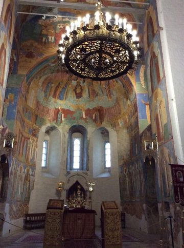 Спасо Преображенский собор - главный пятиглавый храм Спасо Евфимиева монастыря. Здесь выступает хор