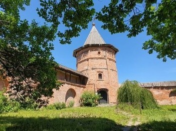 Башня Михайло-Архангельского монастыря