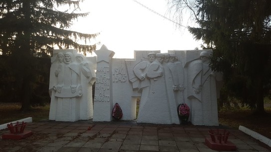 Юрьев-Польский (Владимирская область). В каждом городе, в каждом селении нашей необъятной и разделнной Родины есть памятник в честь героев тех тяжлых лет