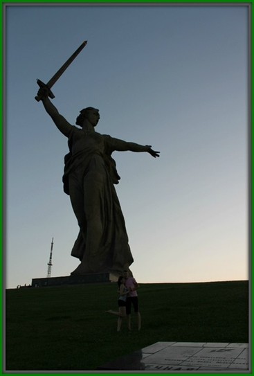 Монумент Родина-мать зовет! Высота 85 метров