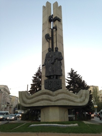 Памятник основателям Царицына (1 название Волгограда)