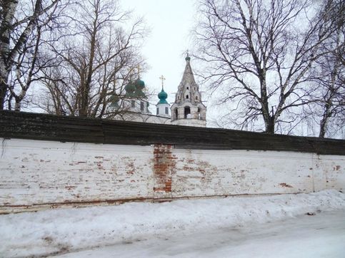 Стены Троице-Гледенский монастырь