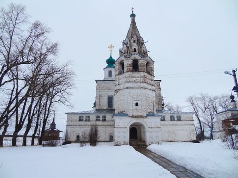 Шатровая колокольня Троице-Гледенский монастырь
