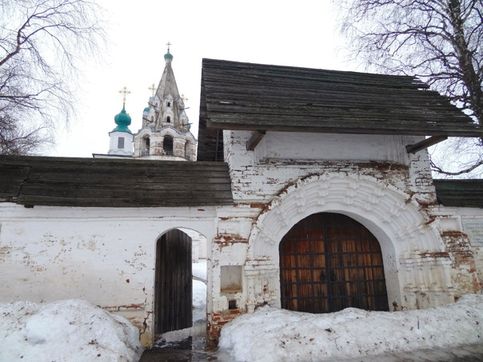 Вход в Троице-Гледенский монастырь