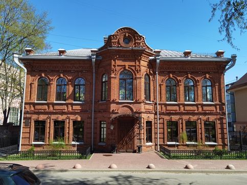 Здание женского профессионального училища (начало XX в. ) сейчас занимает музей Благовещенская старина