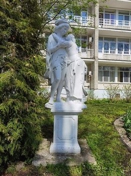 Скульптура у санатория Родник
