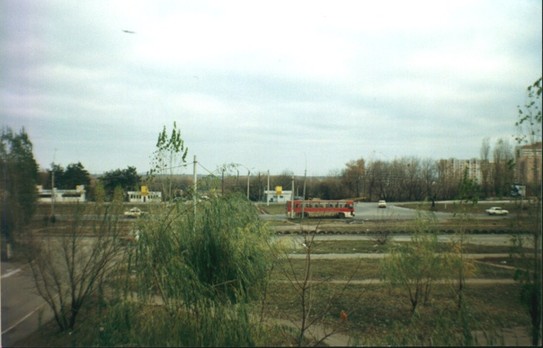 Вид на то же поле с дома 101 по Московскому проспекту