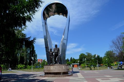 Памятник десантникам