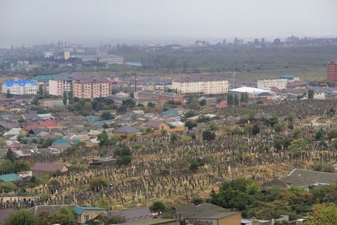 Дербент - город поедает кладбище
