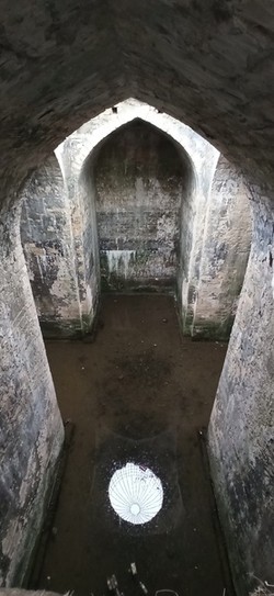 В крепости Наран-Кала есть подземное строение в форте креста. Археологи полагают, что это древнейший христианский храм, основанный еще в 5 веке, а-то и раньше. И если это так, то церковь претендует на звание одной из старейший в мире, а в России самой первой церковью (храмом).