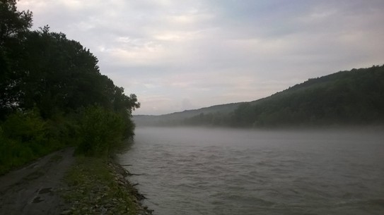Белая река в сезон дождей