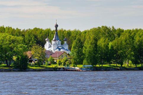 Волга. Густомесово. Успенская церковь. Volga river. Gustomesovo. Dormition Church. (2019)