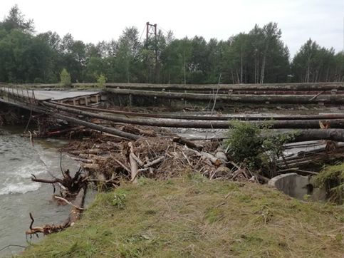 Разрушенный мост в Байкальске