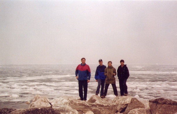 В Слюдянке после похода в Восточные Саяны, берег Байкала. 2003 год, единичка под моим руководством