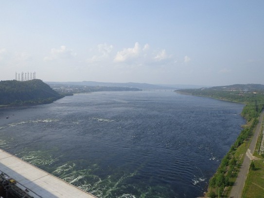 Вид с плотины УИ ГЭС