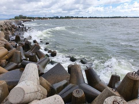 Море волнуется. Южный мол, пос. Коса, Балтийск (Пиллау), Калининградская область