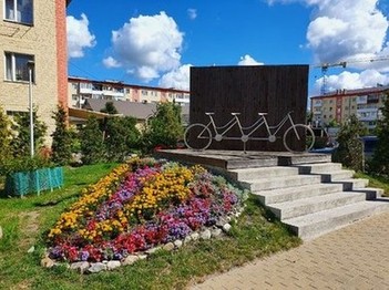 Скульптурная композиция Велосипед-тройник, Гурьевск (Нойхаузен), Калининградская область