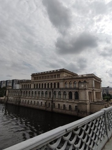 Здание книгсбергской биржи  одна из достопримечательностей Калининграда, памятник архитектуры. Здание расположено на берегу реки Преголи