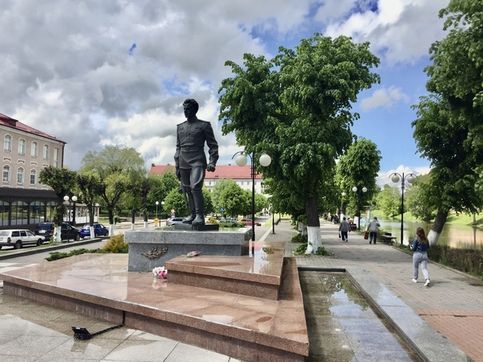 Памятник С. И. Гусеву