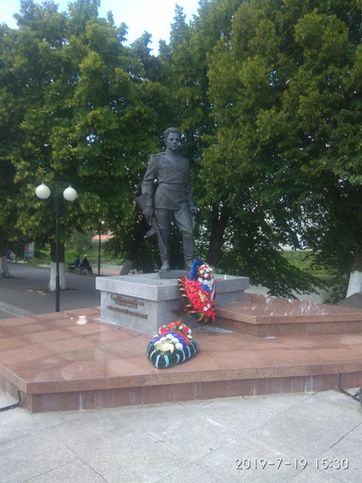 Памятник Гусеву С. И
