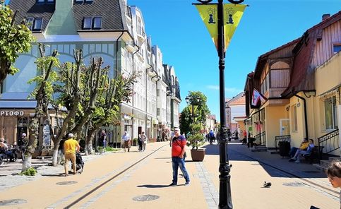 Г. Зеленоградск. Главная пешеходная туристическая улица города - Курортный проспект. Июнь 2022