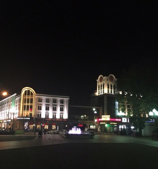 Ночная площадь Калининграда