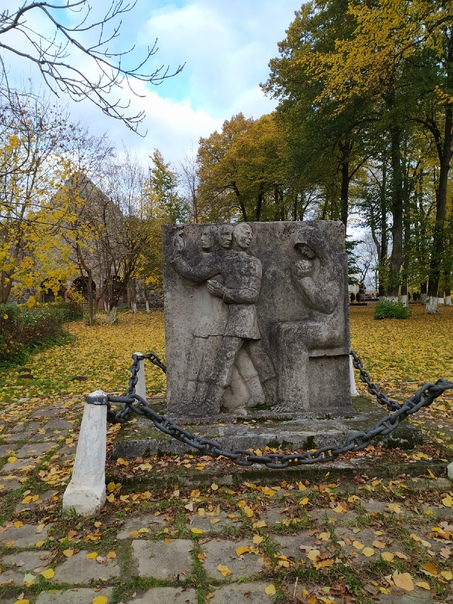 Средневековый немецкий памятник воинам, уходящим на войну