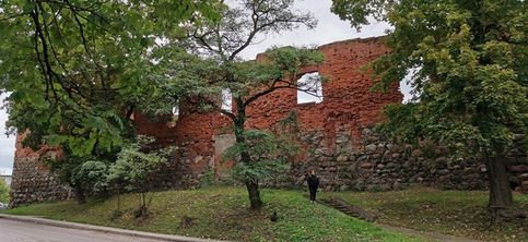 Замок Инстербург. Это Орденский замок четырнадцатого века. Является объектом культурного наследия Калининградской области федерального значения